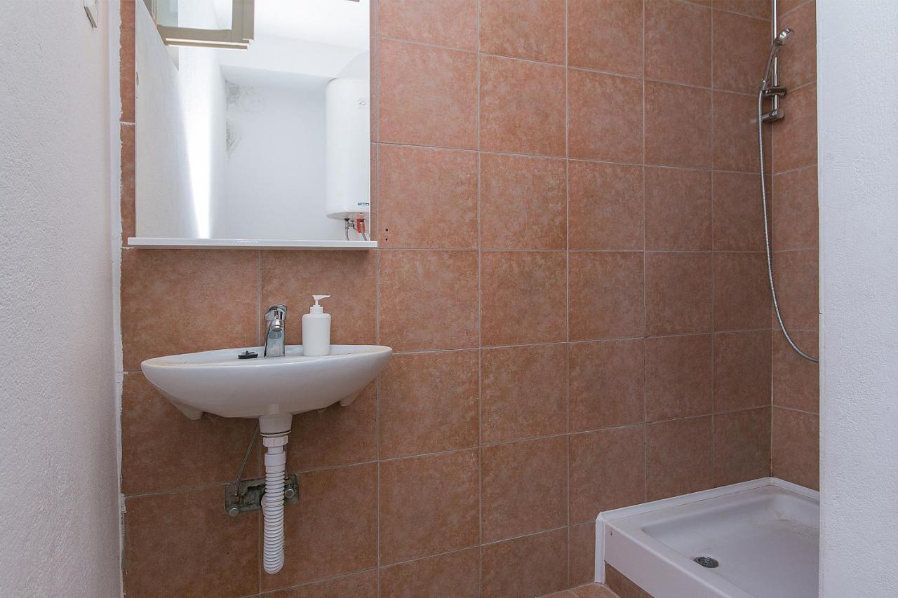 Apartments By The Sea Brela, Makarska - 16950 Extérieur photo