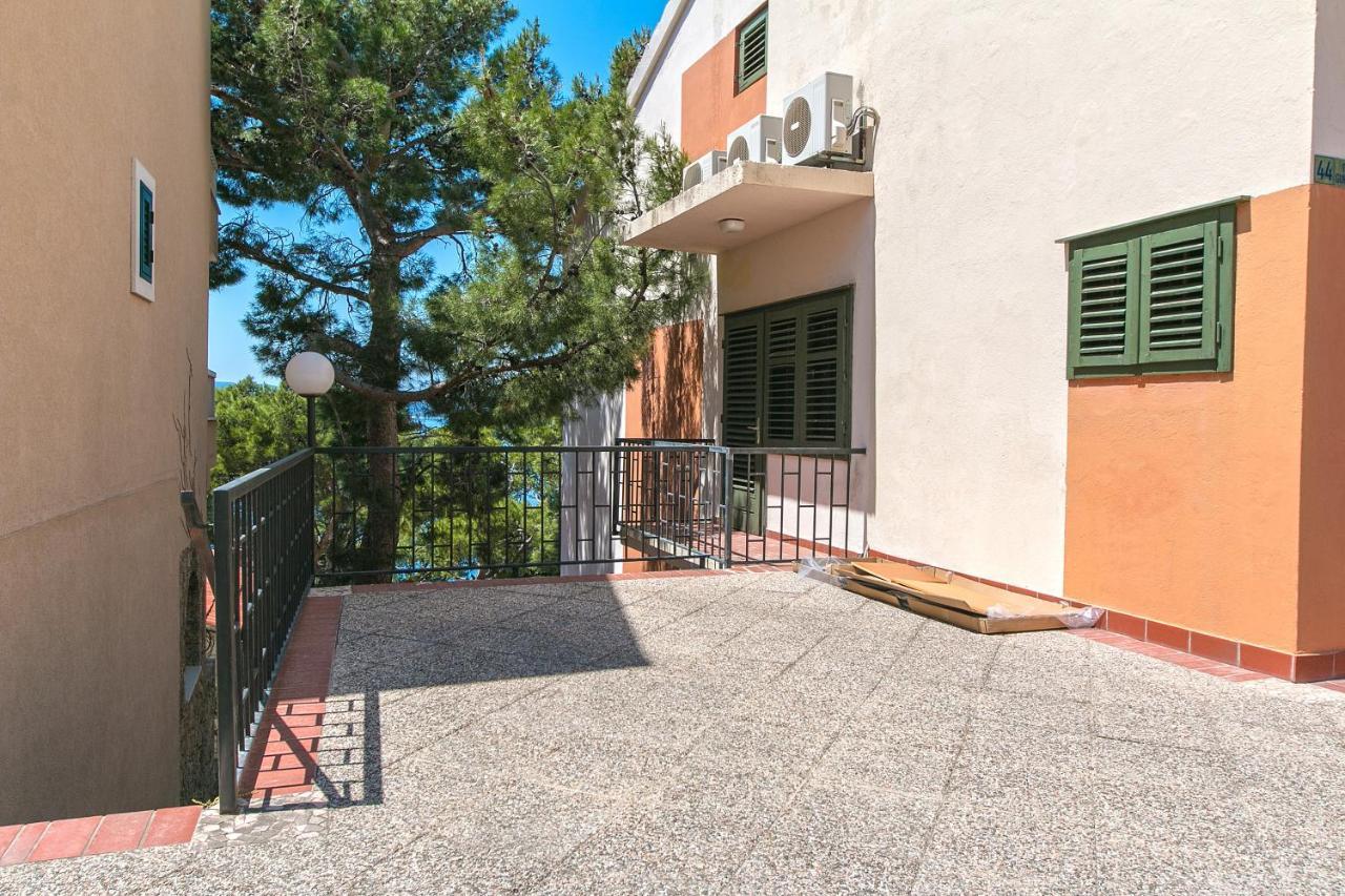 Apartments By The Sea Brela, Makarska - 16950 Extérieur photo